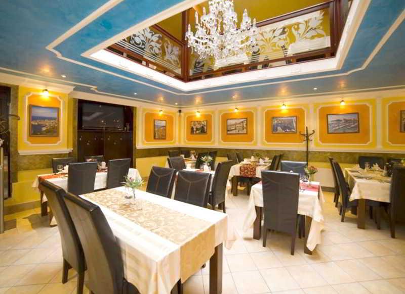 Hotel Palacky การ์โลวีวารี ภายนอก รูปภาพ