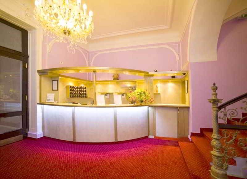 Hotel Palacky การ์โลวีวารี ภายนอก รูปภาพ